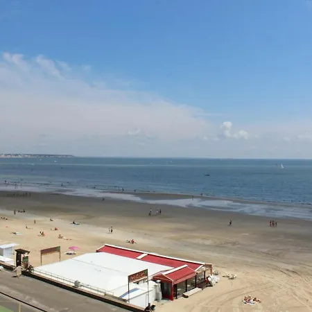 En Bord De Avec Terrasse, Ideal Pour 2 Personnes - Proche Commerces Et Casino, - Fr-1-245-68 Apartment