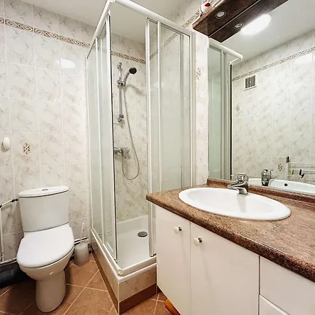 En Bord De Avec Terrasse, Ideal Pour 2 Personnes - Proche Commerces Et Casino, - Fr-1-245-68 Lägenhet