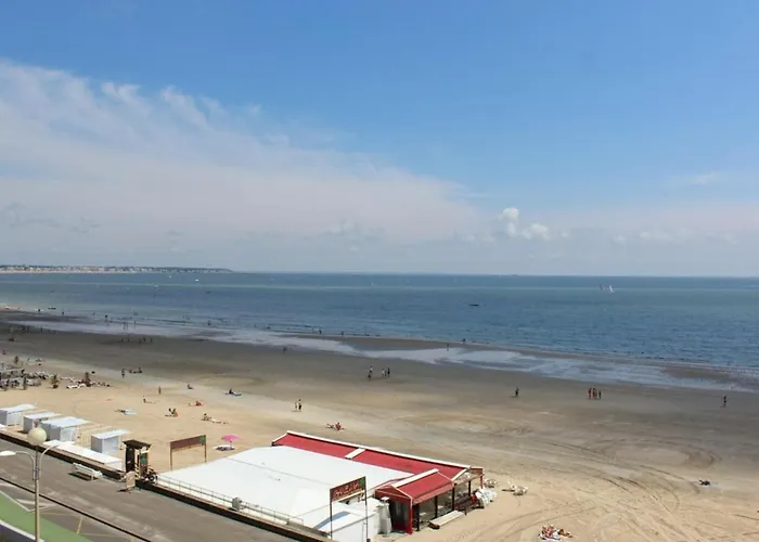 En Bord De Avec Terrasse, Ideal Pour 2 Personnes - Proche Commerces Et Casino, - Fr-1-245-68 Apartment