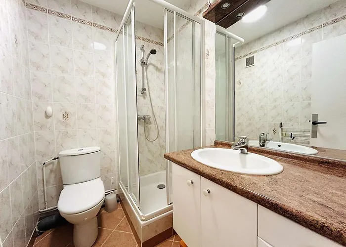 En Bord De Avec Terrasse, Ideal Pour 2 Personnes - Proche Commerces Et Casino, - Fr-1-245-68 Apartment