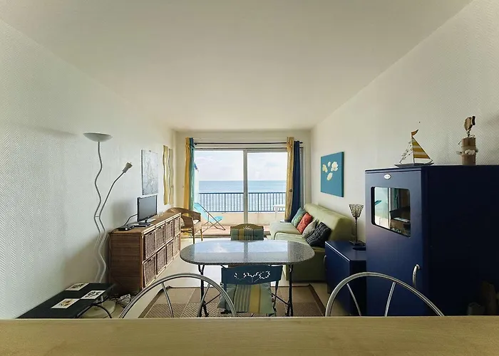 En Bord De Avec Terrasse, Ideal Pour 2 Personnes - Proche Commerces Et Casino, - Fr-1-245-68