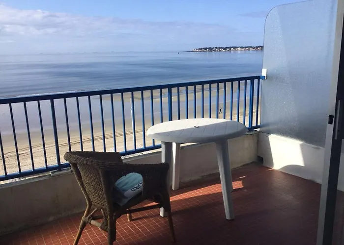 En Bord De Avec Terrasse, Ideal Pour 2 Personnes - Proche Commerces Et Casino, - Fr-1-245-68 *
